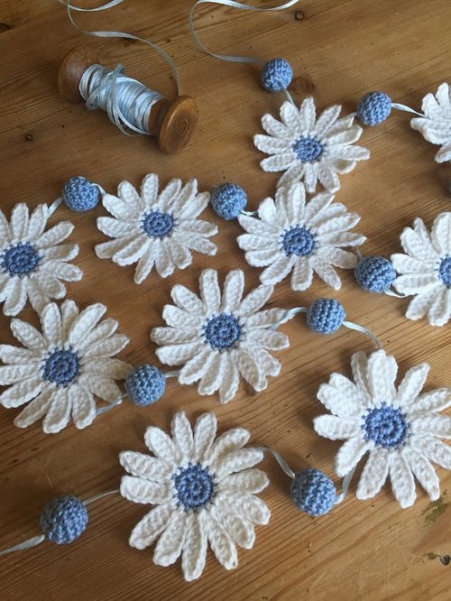 Summer Daisy Crochet Garland