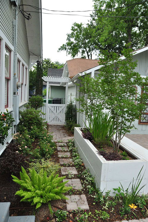 Amazing Side House Landscaping Ideas 56