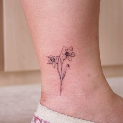 Narcissus on the Ankle