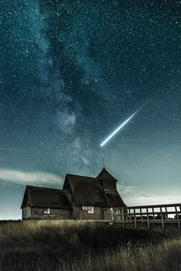 what-does-it-mean-when-you-see-a-shooting-star-balcony-garden-web