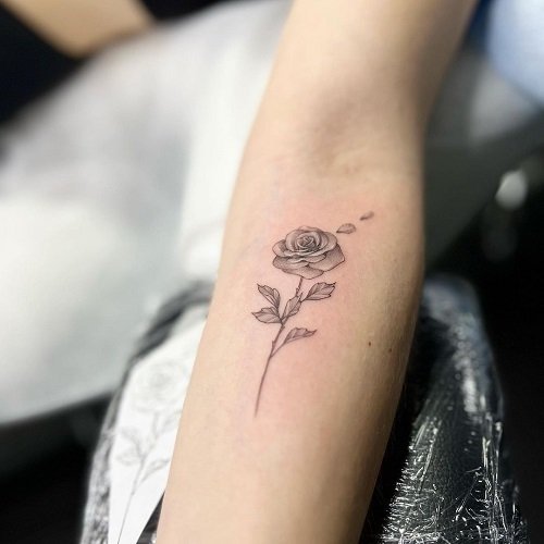 rose petals tattoo ideas 3