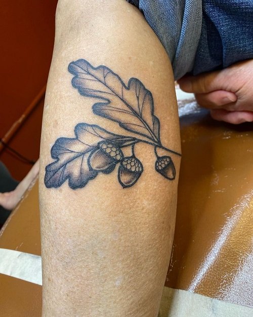 oak leaf tattoo design 4
