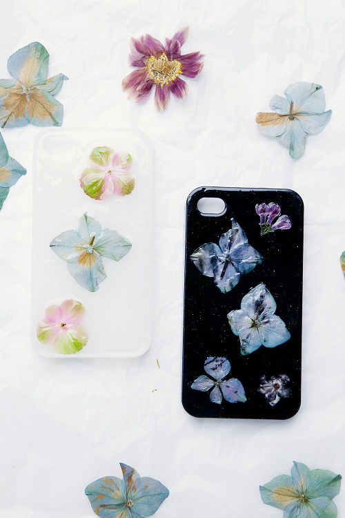 diy phone case with pressed flowers